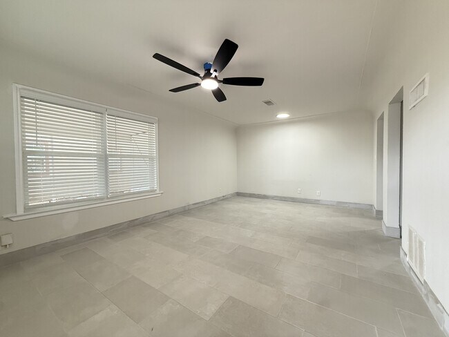 Foto del edificio - 3100 Thomas Ave