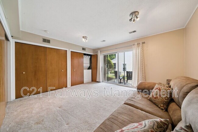 Building Photo - 804 Fairways Dr