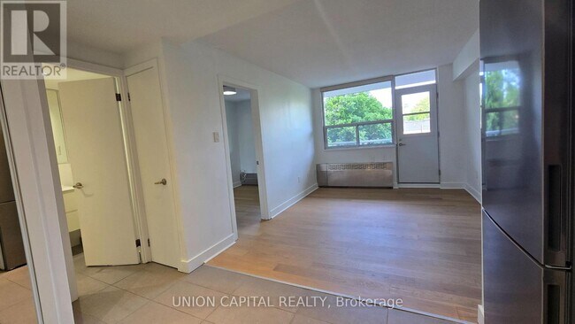 Photo du bâtiment - 407-230-230 Oak St