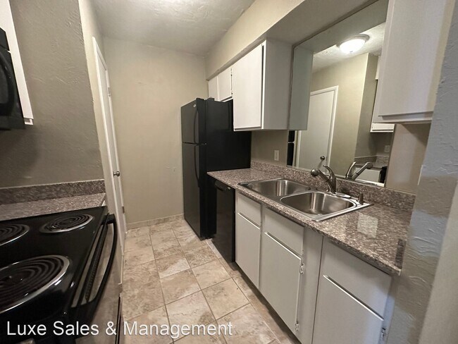 Building Photo - 1 br, 1 bath House - 6012 Northwest Expres...