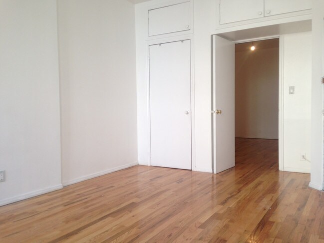 Building Photo - 117 Bedford Ave