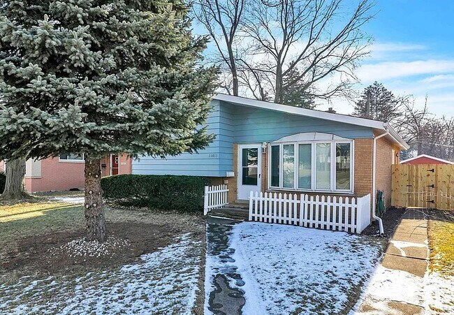 Foto del edificio - 11011 W Roosevelt Rd