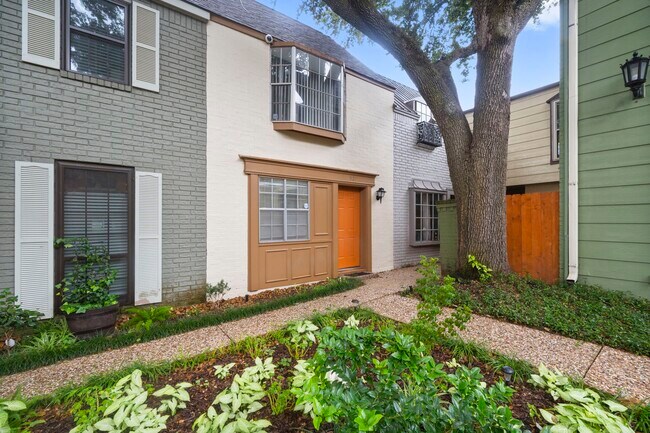 Foto del edificio - 11550 Chimney Rock Rd