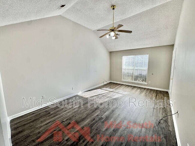 Foto del edificio - 5528 Ginners Dr