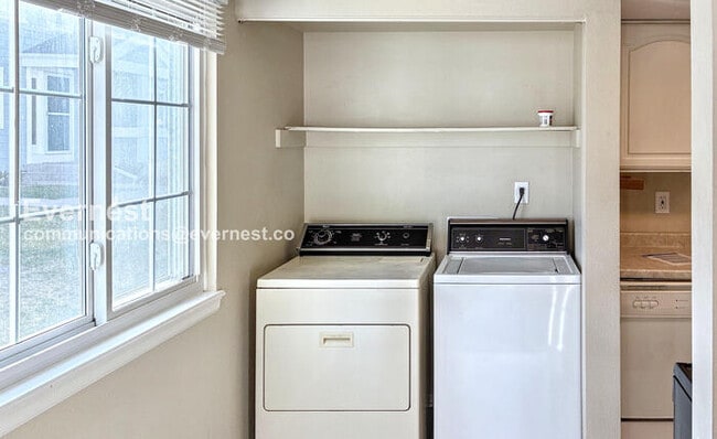 Building Photo - 2924 Ross Dr