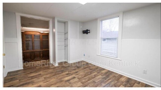 Foto del edificio - 219 E Burgess St