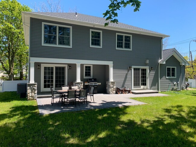 Back - 300 Locust Ln