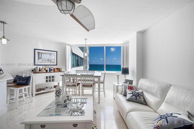 Foto del edificio - 7135 Collins Ave