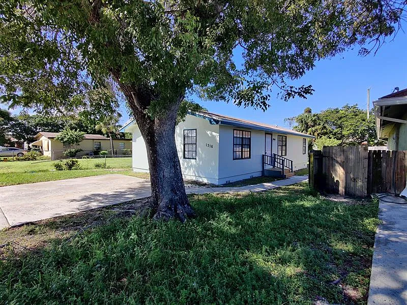 Foto principal - 1316 W 32nd St