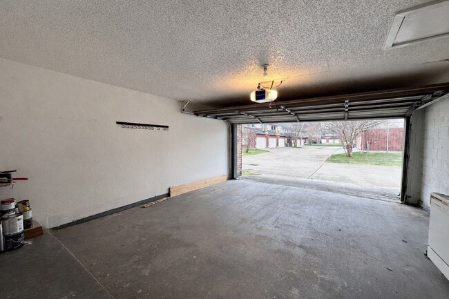 Foto del edificio - 3815-3815 Dock View Ln