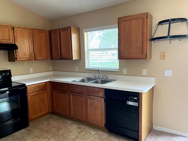 Foto del edificio - Lovely 3 bedroom home close to 429 with an...