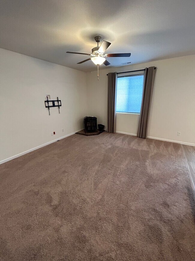 Foto del edificio - 2338 NW Yohn Ranch Dr