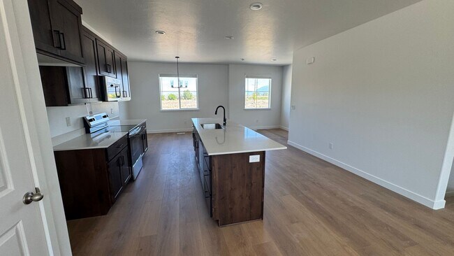 Building Photo - Brand new 3 Bedroom 3 Bath in Payson!