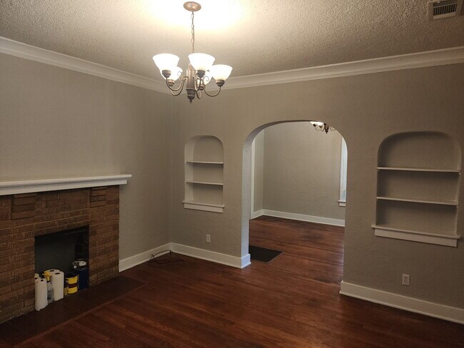 Foto del edificio - 753 N McLean Blvd