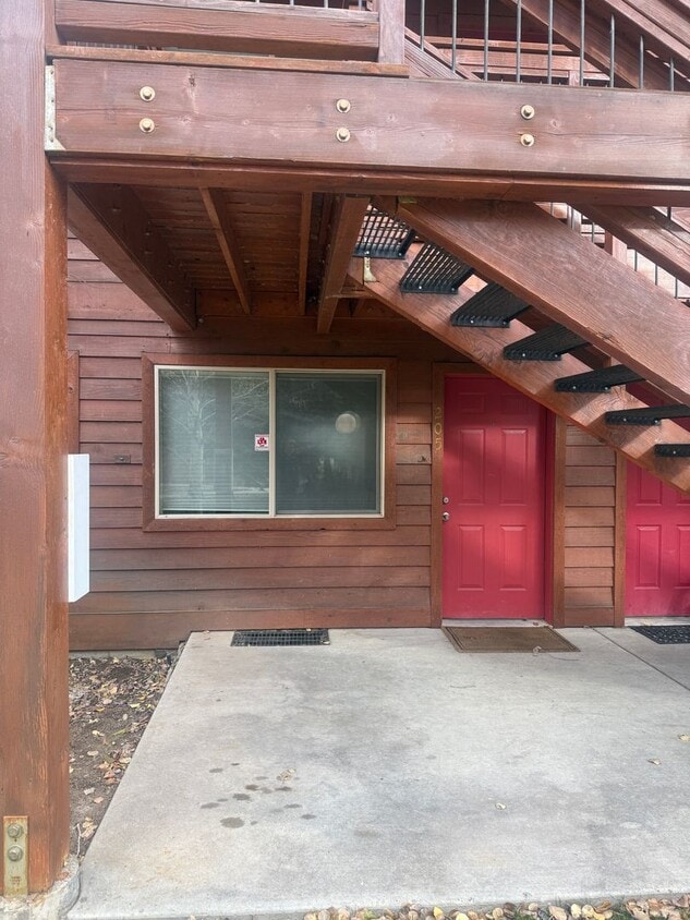 Primary Photo - Ground Level Ponds Studio - Partially Furnished Unit