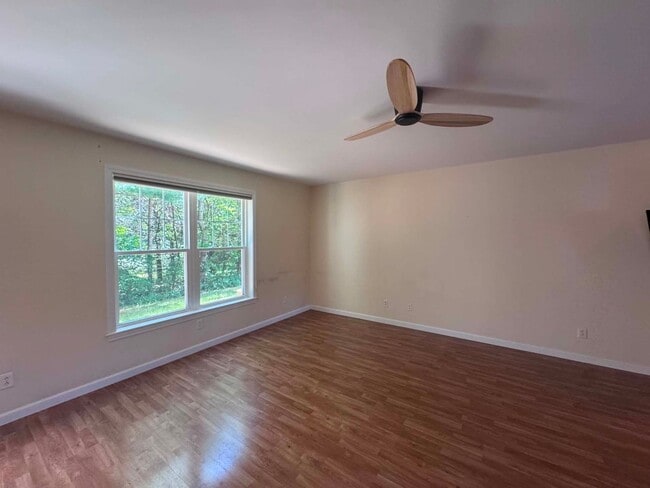 Building Photo - Brunswick Condo End Unit 2BR/1.5BA