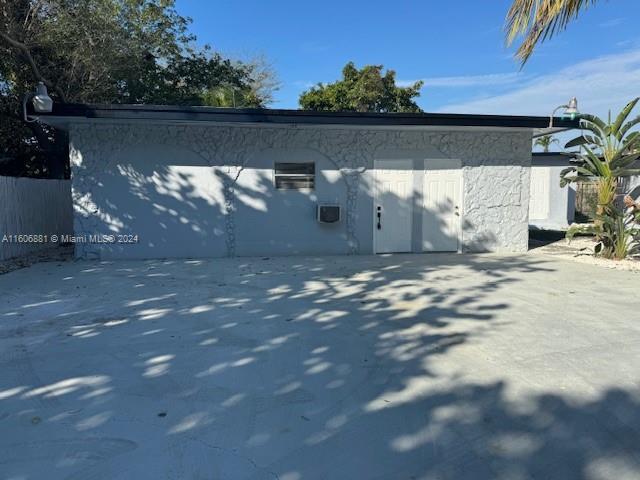 Building Photo - 633 NW 15th Ave