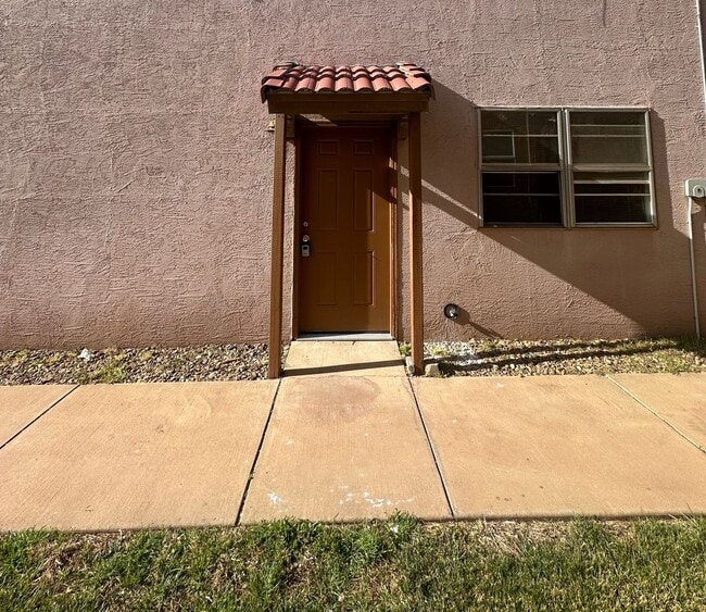 Building Photo - 313 Innsdale Terrace