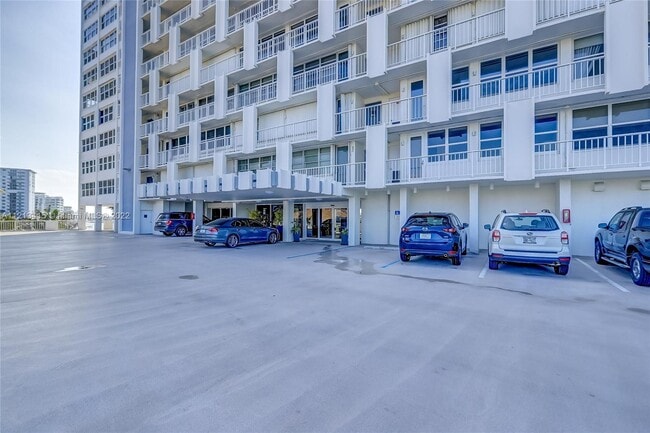 Building Photo - 2800 E Sunrise Blvd