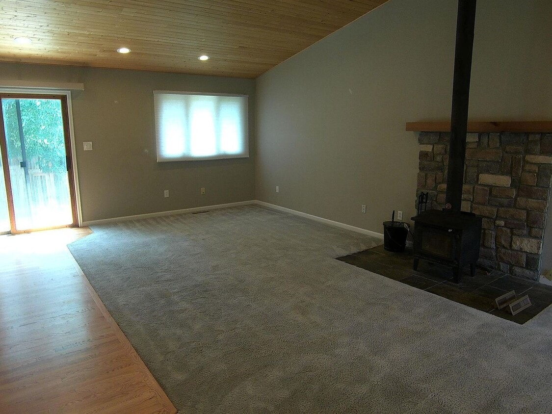 Primary Photo - Spacious 4-Bedroom Home with Finished Base...
