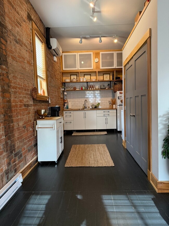 Building Photo - 26 E McMicken Ave