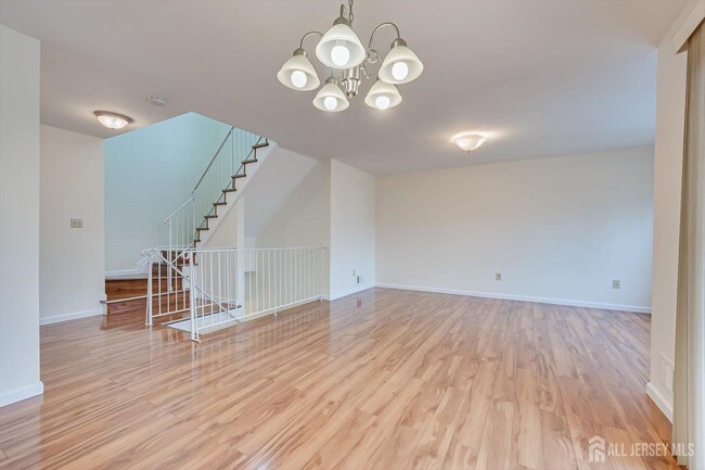 Building Photo - 919 Plymouth Rd