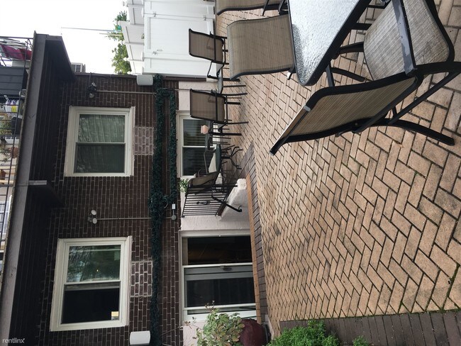Foto del edificio - 2303 Corporal Kennedy St
