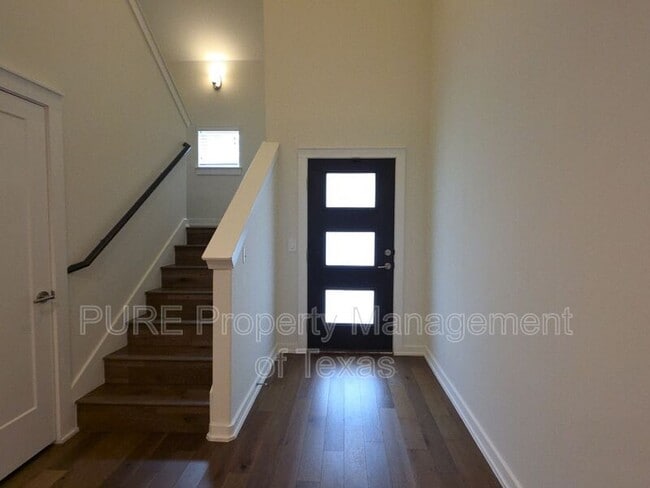 Building Photo - 6800 Menchaca Rd