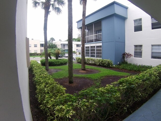 Foto del edificio - 258 Normandy F