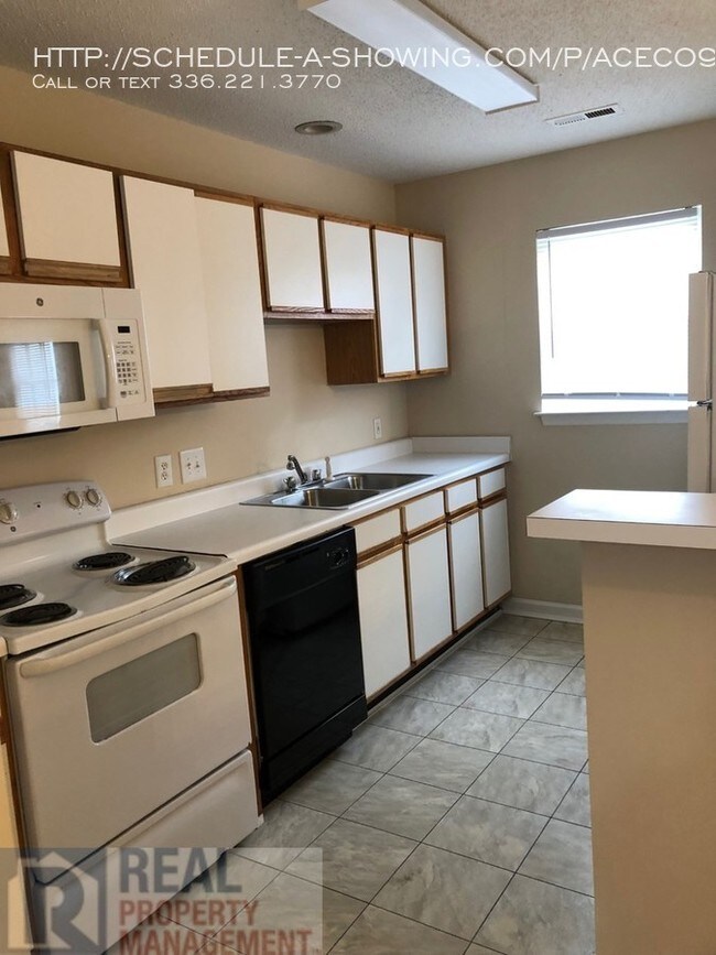 Foto del edificio - Great Value on 3 Bed / 2.5 Bath Townhome