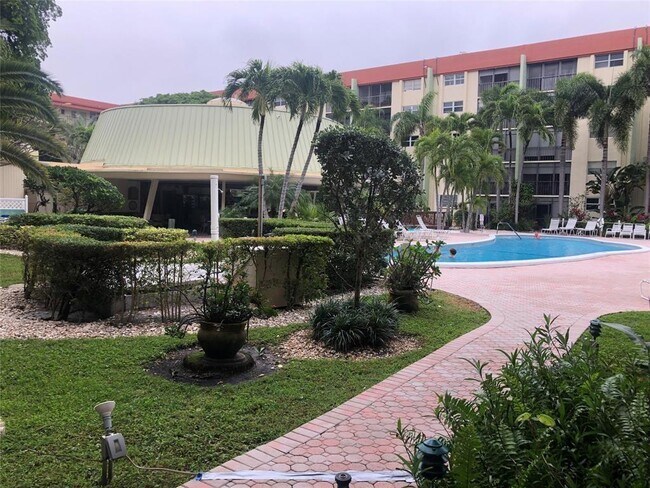 Foto del edificio - 5300 NE 24th Ter