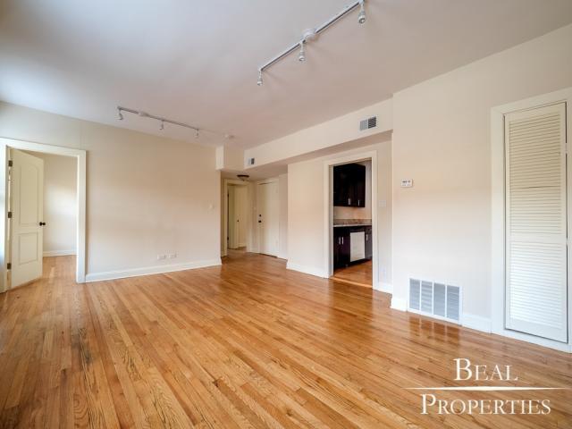 Building Photo - 2 bedroom in CHICAGO IL 60613