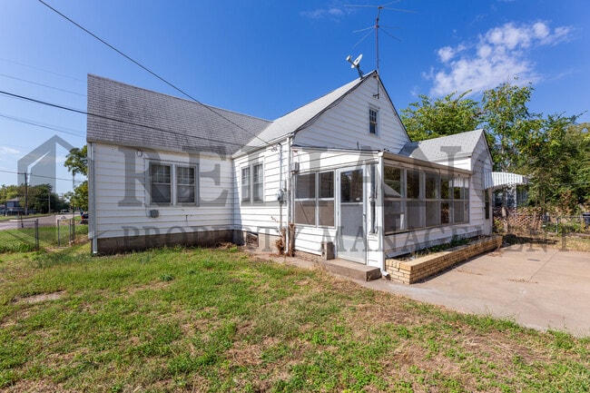 Building Photo - 440 S Osage St