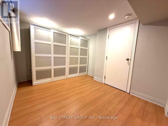 Photo du bâtiment - 44 Holswade Rd