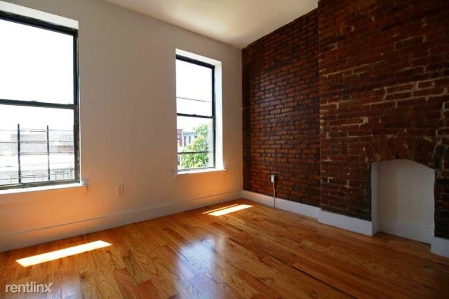 Building Photo - 82 Macdonough St