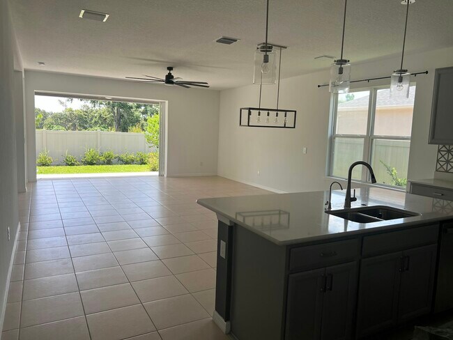 Building Photo - 5115 Los Robles Ct