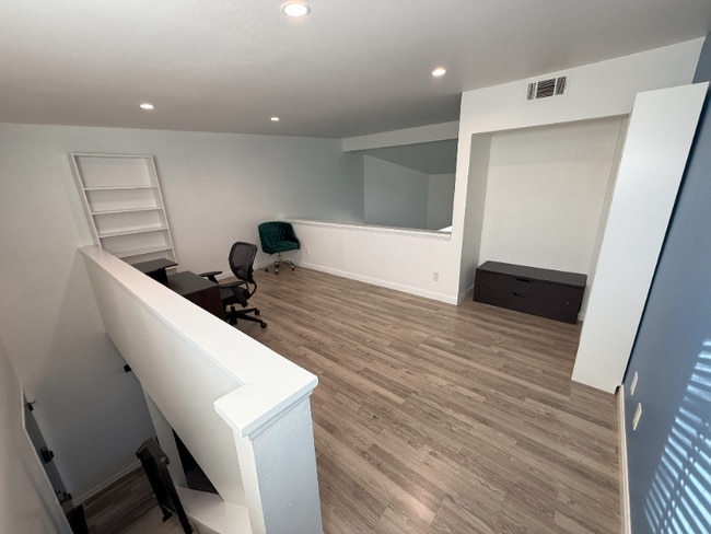 Photo - 5510 Owensmouth Ave (Los Angeles, CA) Apartment