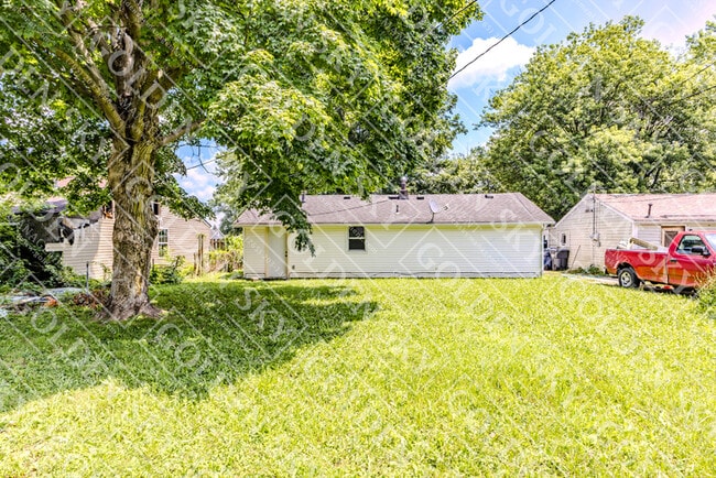 Building Photo - 1609 S Oakdale Dr