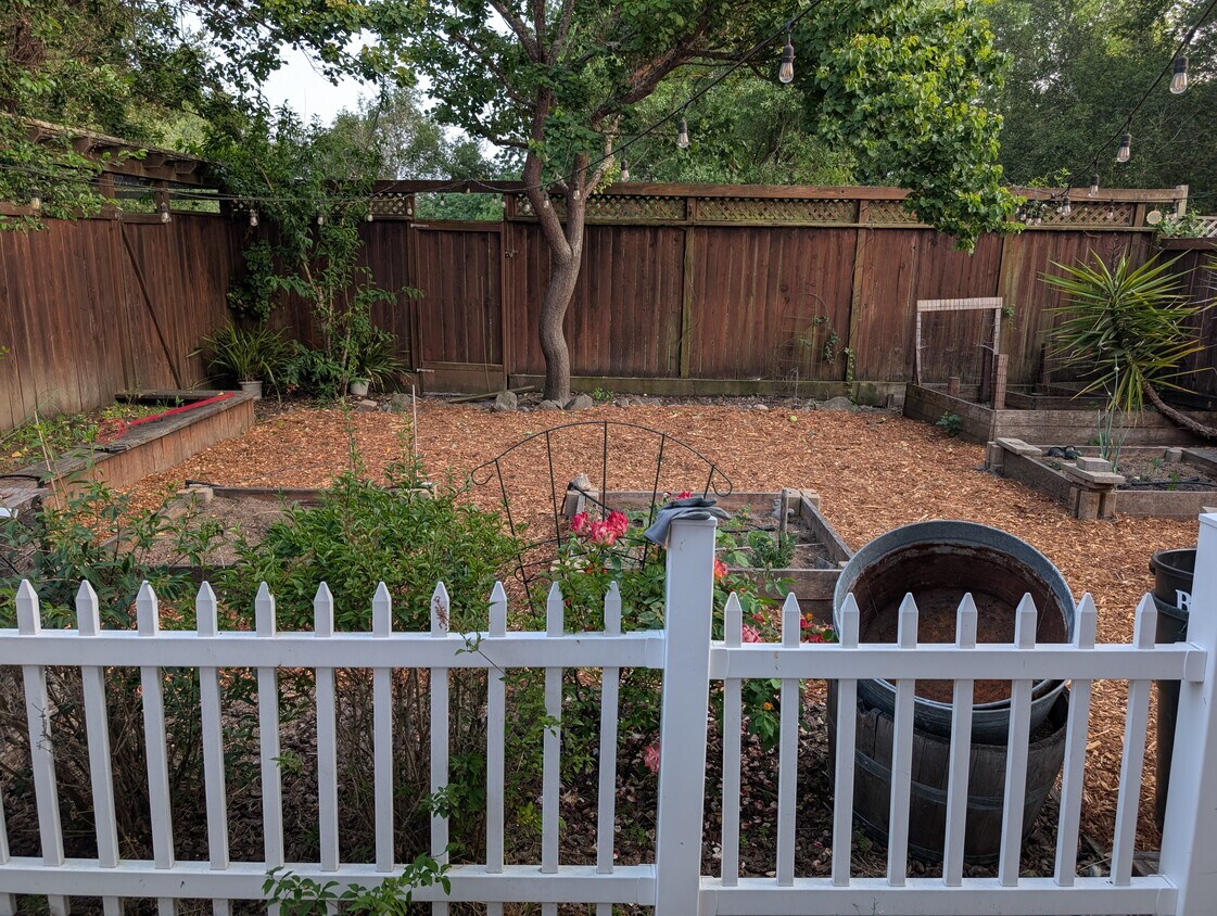 Primary Photo - 991 Stanislaus Way