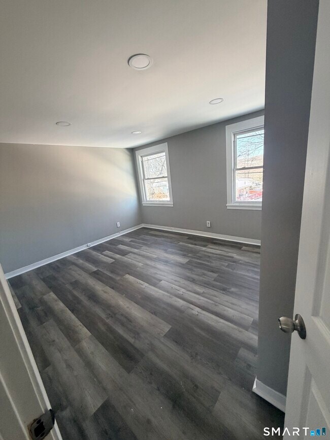 Foto del edificio - 58 Victory Dr