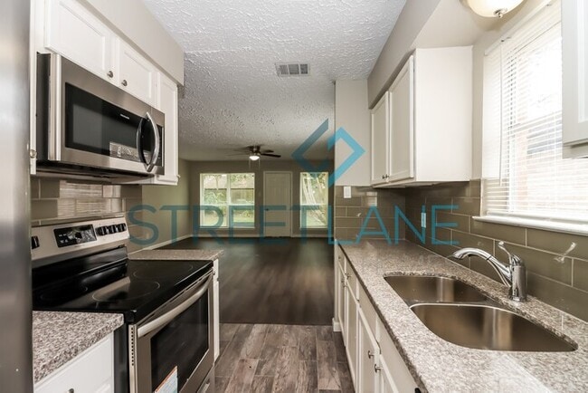 Building Photo - REDUCED!