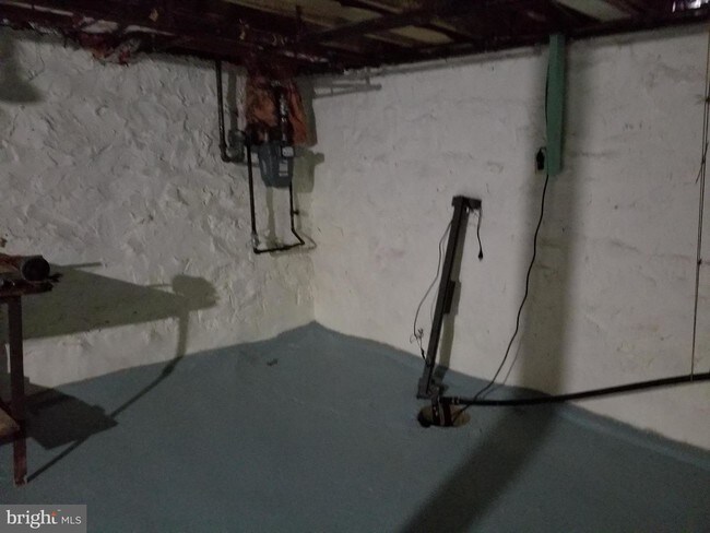 Building Photo - 8 Locust Dr