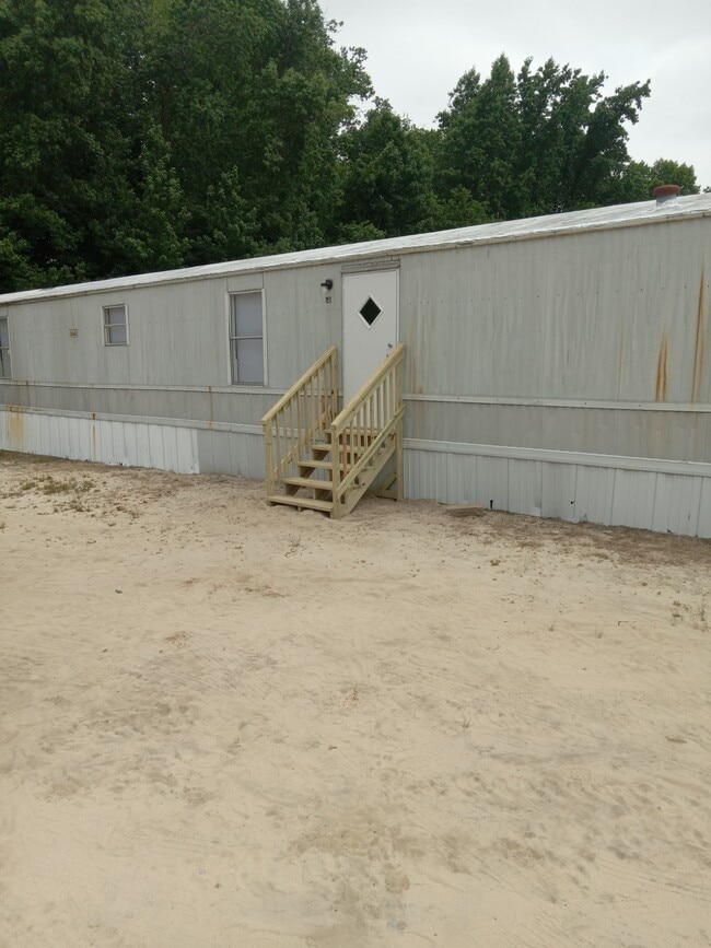 Building Photo - 150 Hurricane Ln