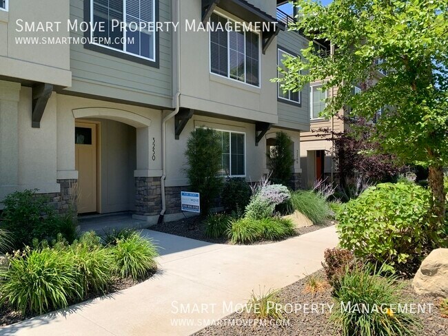 Building Photo - Luxury Townhouse on the Greenbelt, Pool. B...