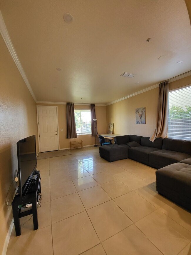 Building Photo - 920 Garcia Dr Woodland CA 95776