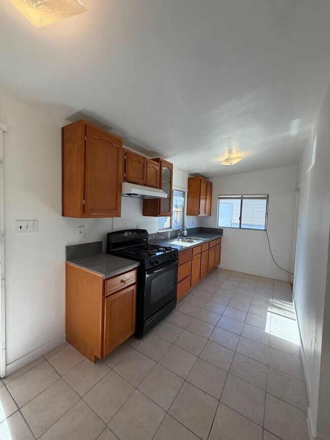 Foto del edificio - 10031 Larson Ave
