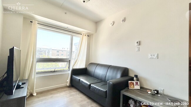 Building Photo - 275 Larch St