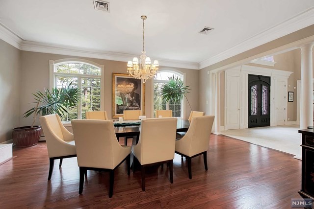 Building Photo - 233 W Saddle River Rd
