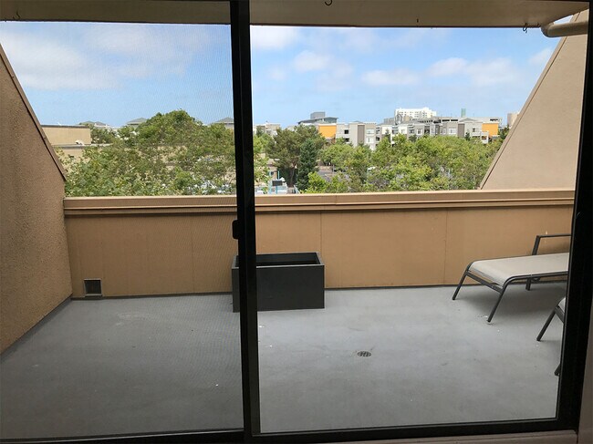 balcony - 7 Embarcadero W