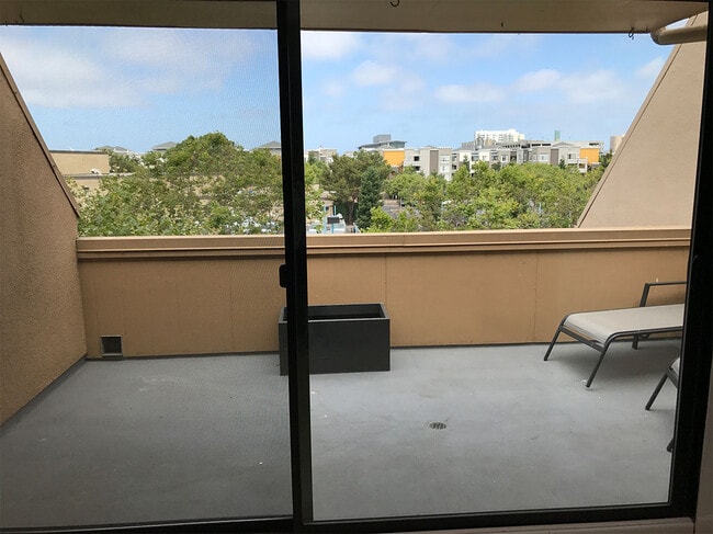 balcony - 7 Embarcadero W